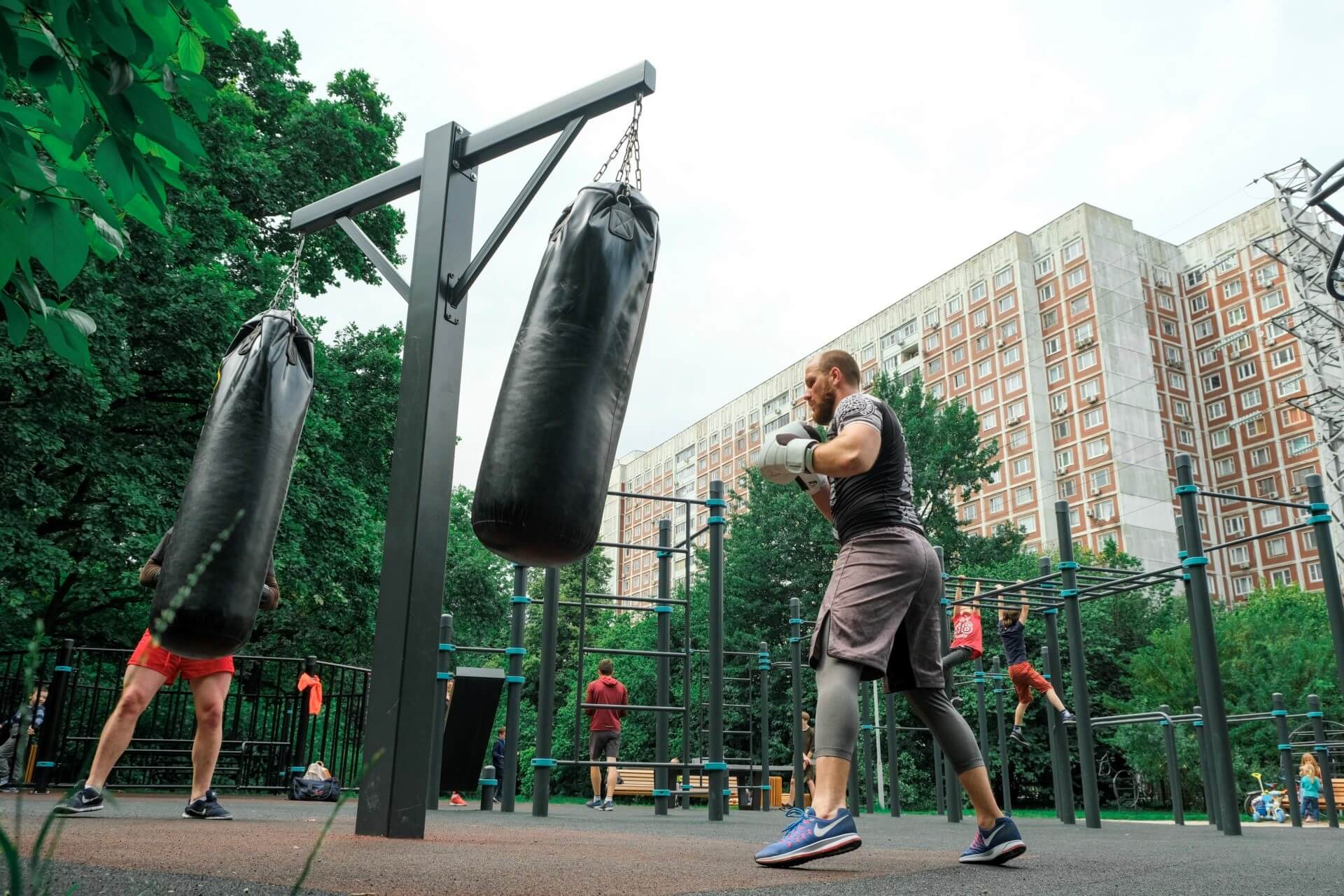 Уличный бокс: комбинации и тренировки для начинающих