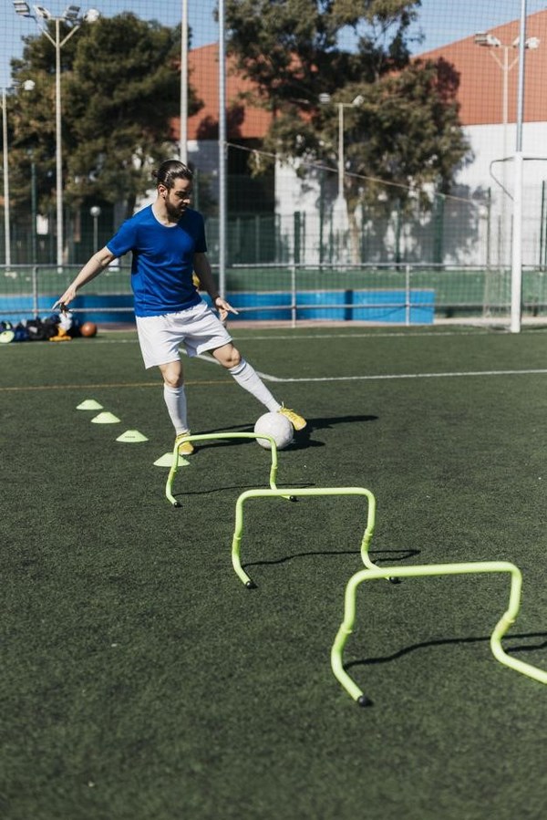 Упражнение на контроль мяча Упражнение на контроль мяча